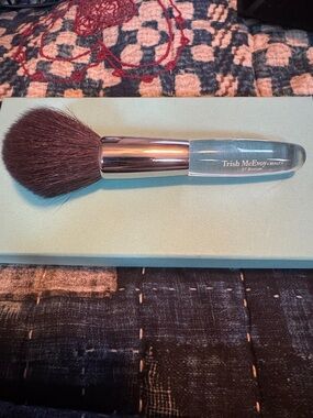Trish McEvoy Powder Brush with Blue Handle and Brown Bristles